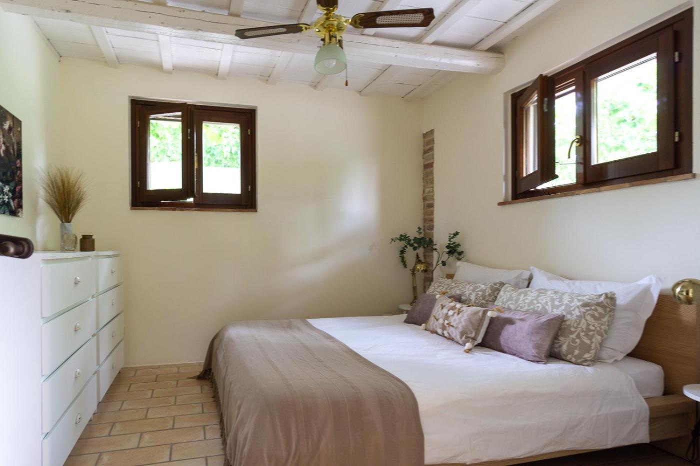 Rosa Nel Pozzo Apartments And B&B San Pietro  ภายนอก รูปภาพ