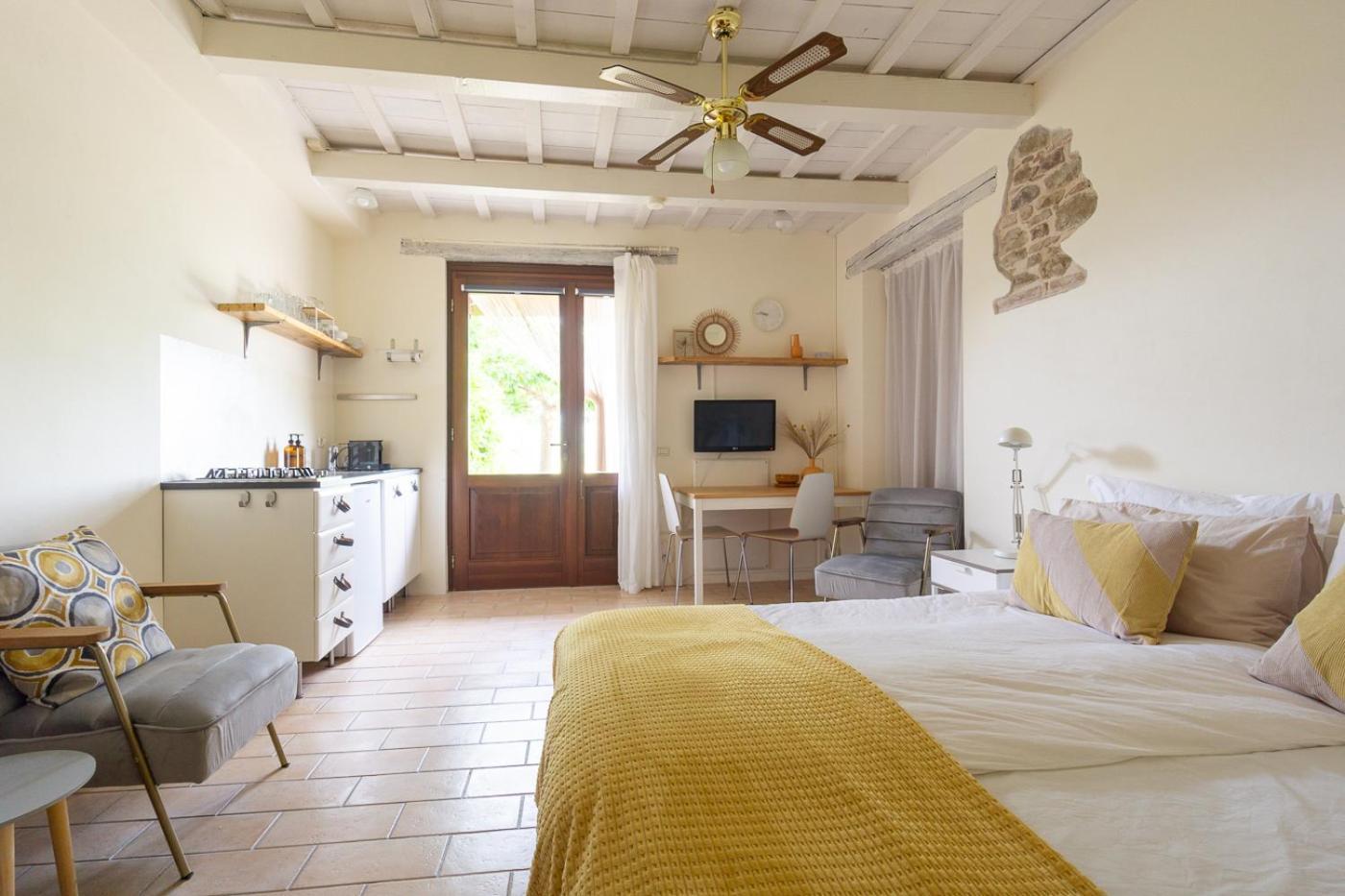 Rosa Nel Pozzo Apartments And B&B San Pietro  ภายนอก รูปภาพ
