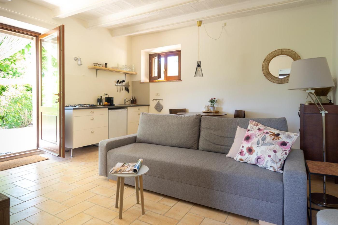 Rosa Nel Pozzo Apartments And B&B San Pietro  ภายนอก รูปภาพ