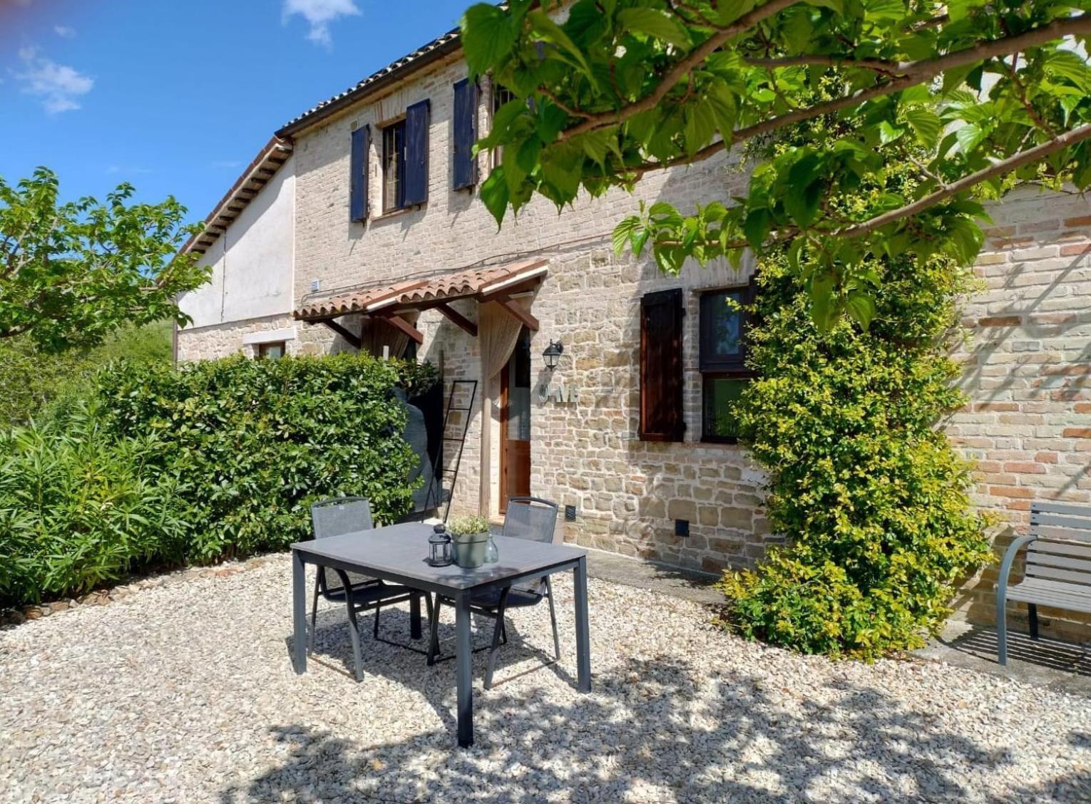 Rosa Nel Pozzo Apartments And B&B San Pietro  ภายนอก รูปภาพ