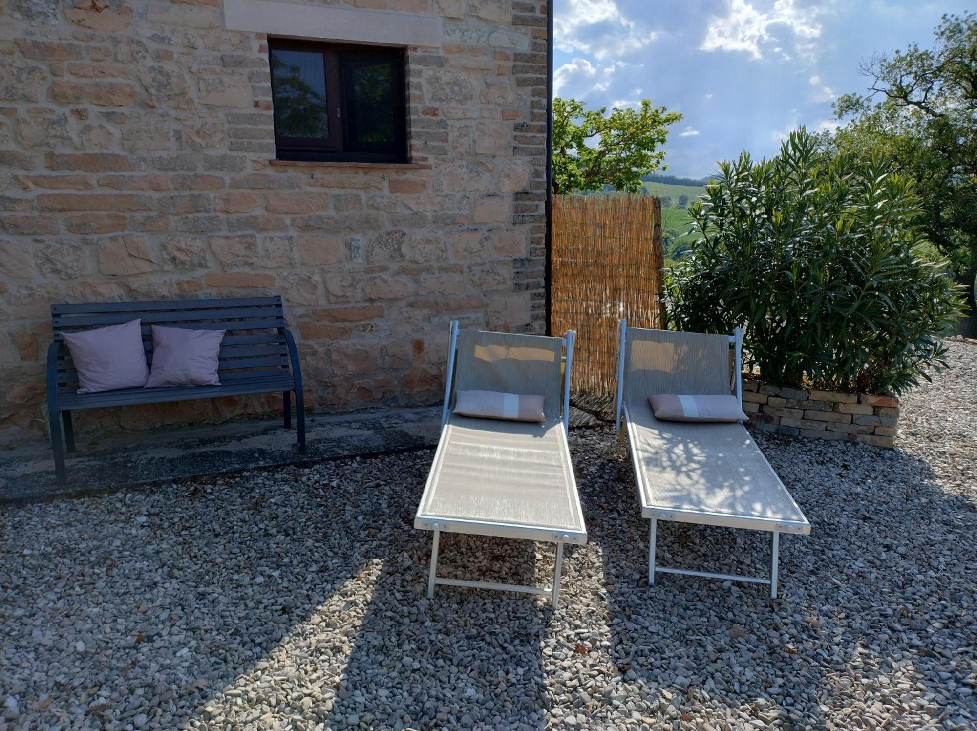 Rosa Nel Pozzo Apartments And B&B San Pietro  ภายนอก รูปภาพ
