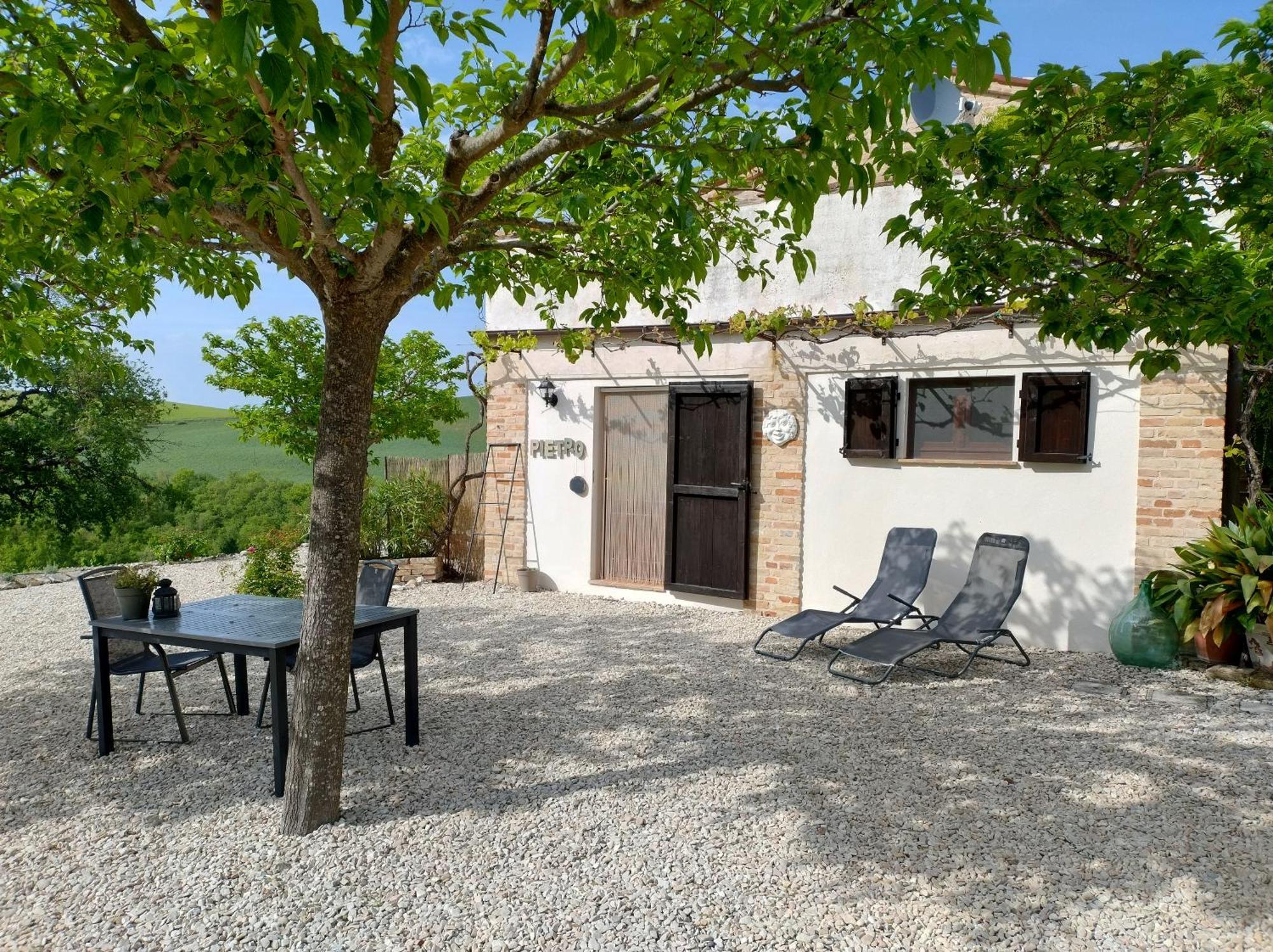 Rosa Nel Pozzo Apartments And B&B San Pietro  ภายนอก รูปภาพ